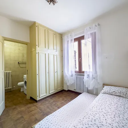 Apartamento 113 - Trilocale Molto Spazioso In Centro A Numana, Con Posto Auto In Garage Gratis Al White Club Fino Al 14-9 Esclusi Sab-dom *