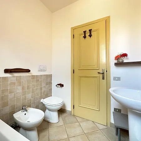 Apartamento 113 - Trilocale Molto Spazioso In Centro A Numana, Con Posto Auto In Garage Gratis Al White Club Fino Al 14-9 Esclusi Sab-dom